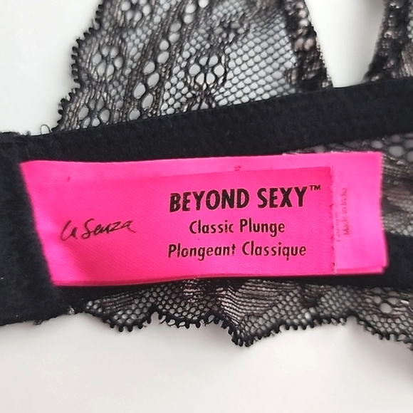 ⭐️2/ $40⭐️ La Senza Beyond Sexy Classic Plunge Push Up Black Lace Bra Size 32B - Picture 15 of 16